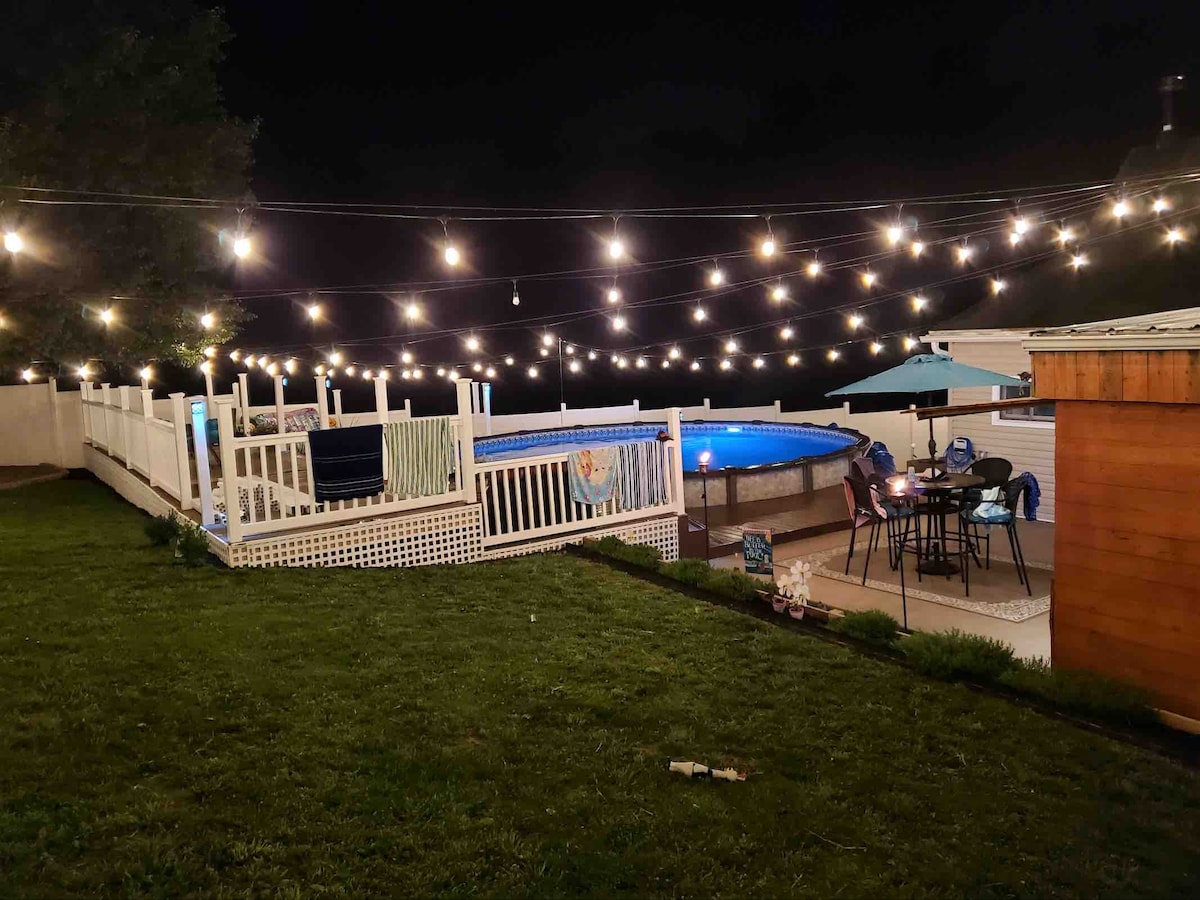 Hoosier Hangout: seasonal pool, game room, theater