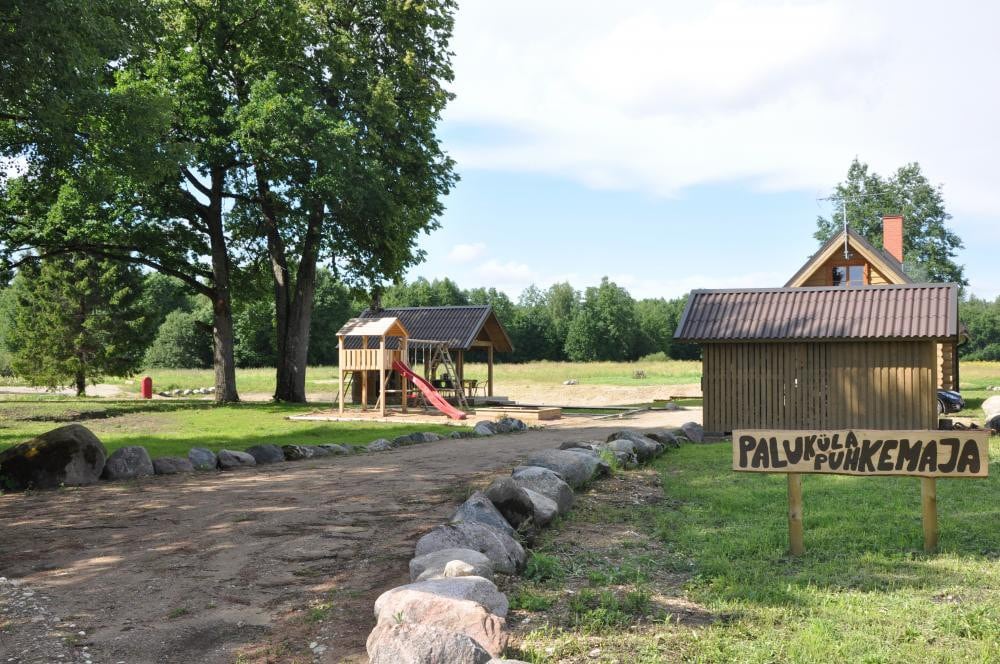 Paluküla乡村小屋，配有桑拿房、热水浴缸、烧烤设施