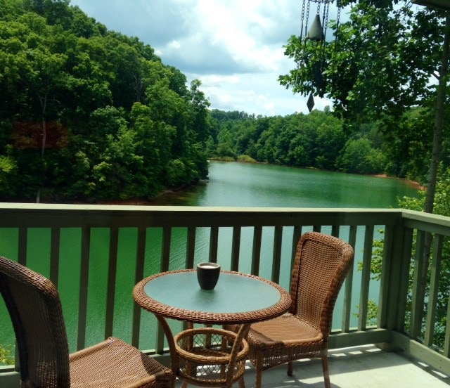 Charming Condo Lakefront