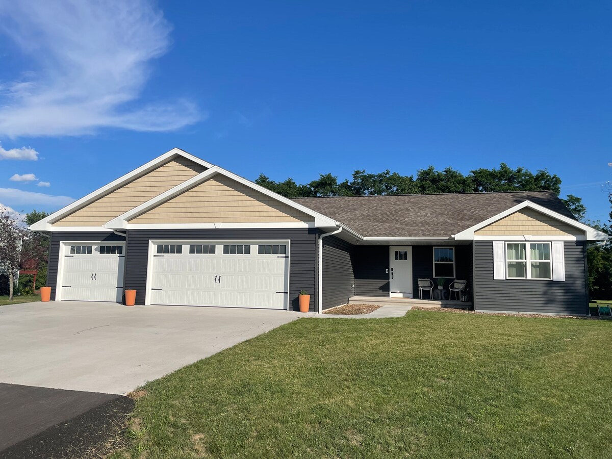 EAA | Charming mid-century modern 4 bedroom home