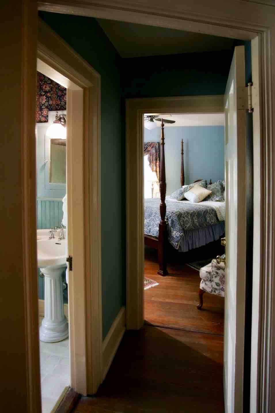 Williamsburg Manor - James Southall Blue Room