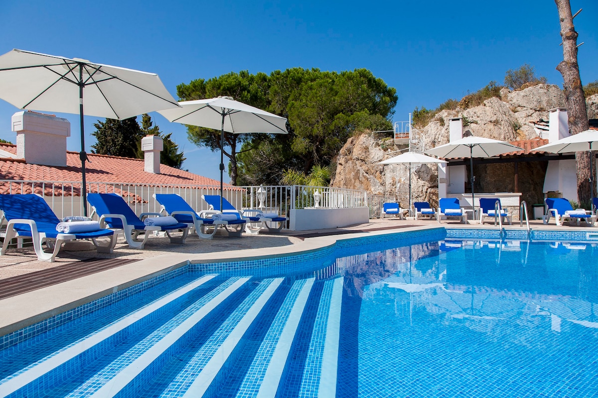 Luxury Villa, Sesimbra. Amazing Pool.Near the Sea