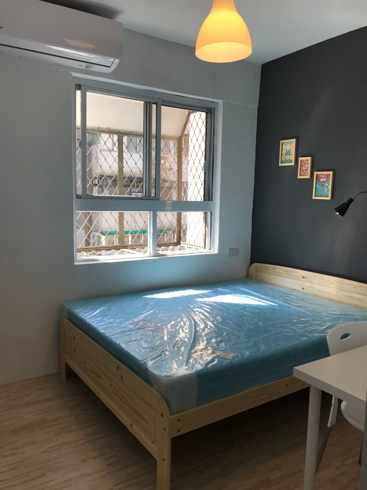 Cozy bright double bed room Taipei Daan (僅月租以上）