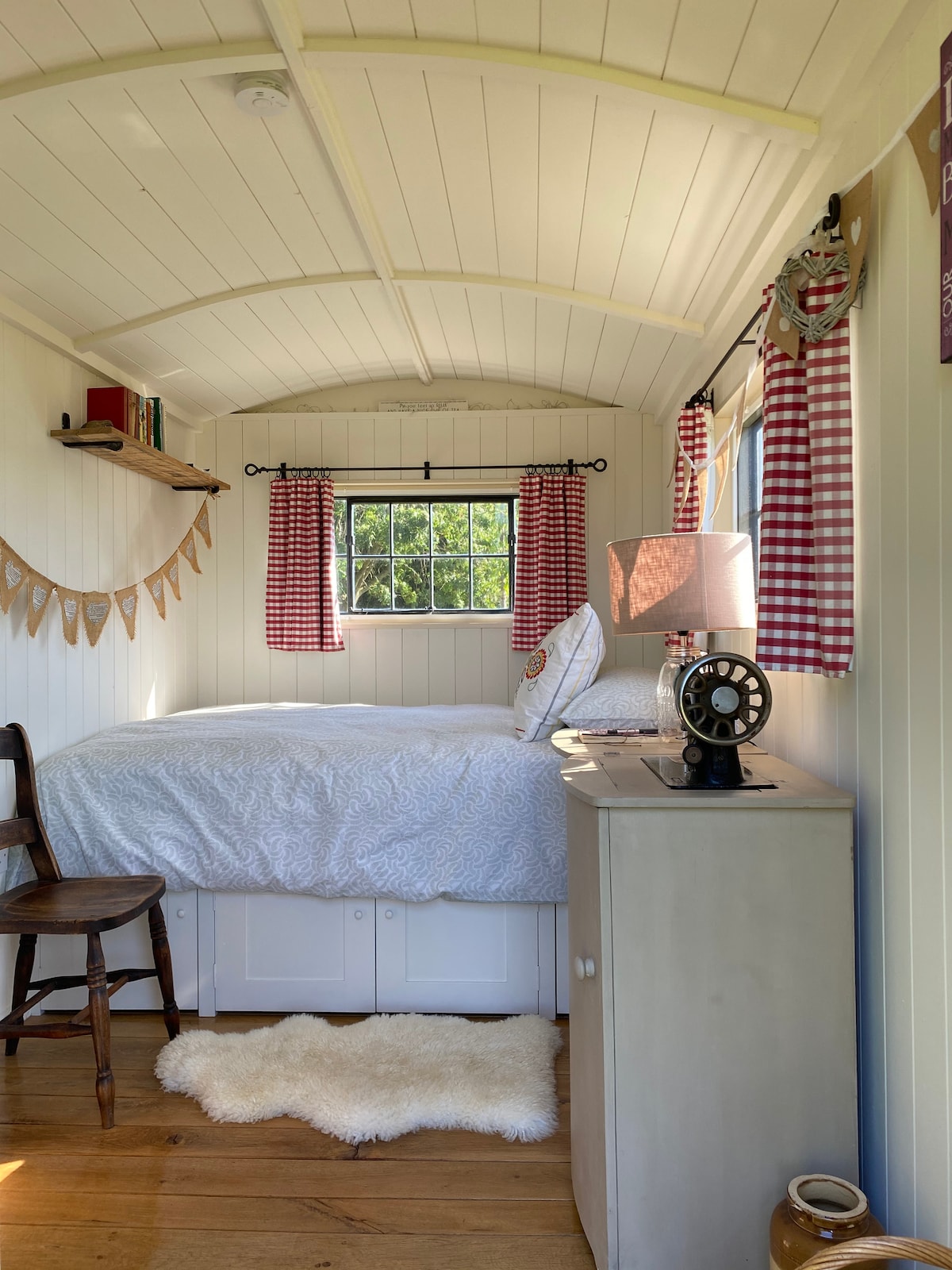 Peaceful Shepherds hut set in rural Suffolk