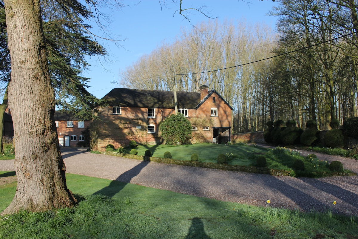 Betton Cottage、Market Drayton Shropshire、热水浴缸