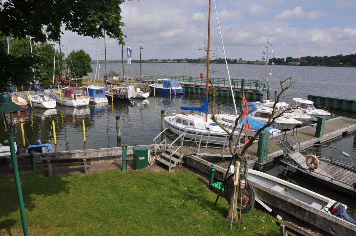 FeWo 5  46,30 m² direkt am Wasser vis a vis Usedom