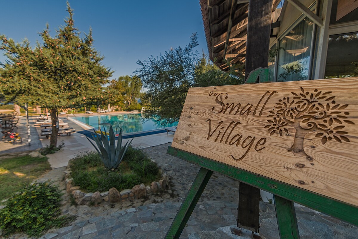 Apartment with shared pool in The Small Village