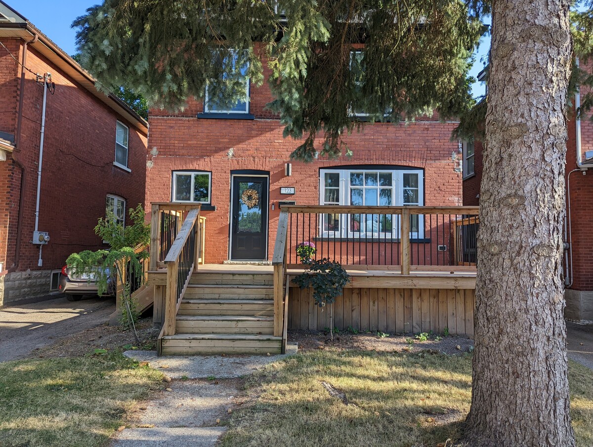 Newly-renovated Downtown Home with Parking