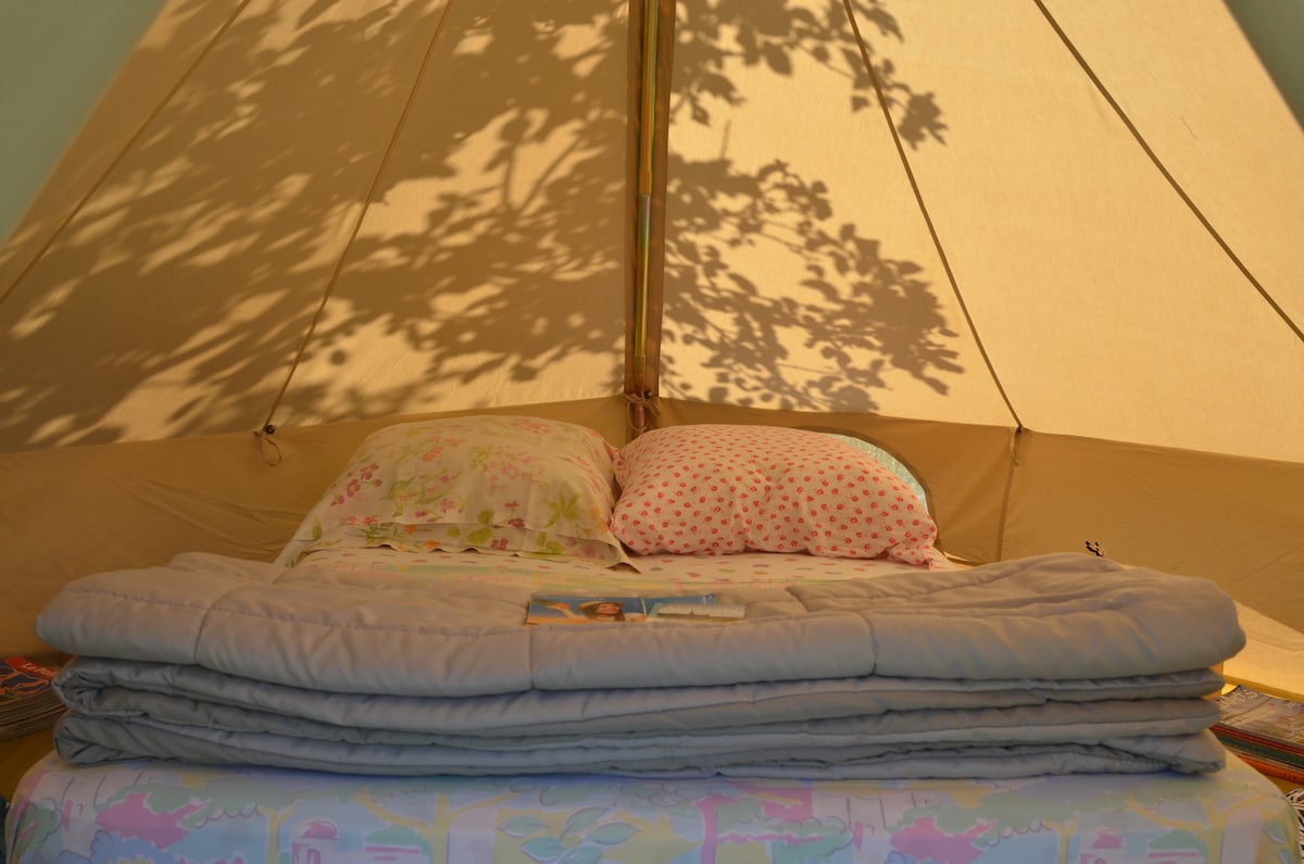 Poirier帐篷。迷你露营地，可欣赏农场景观