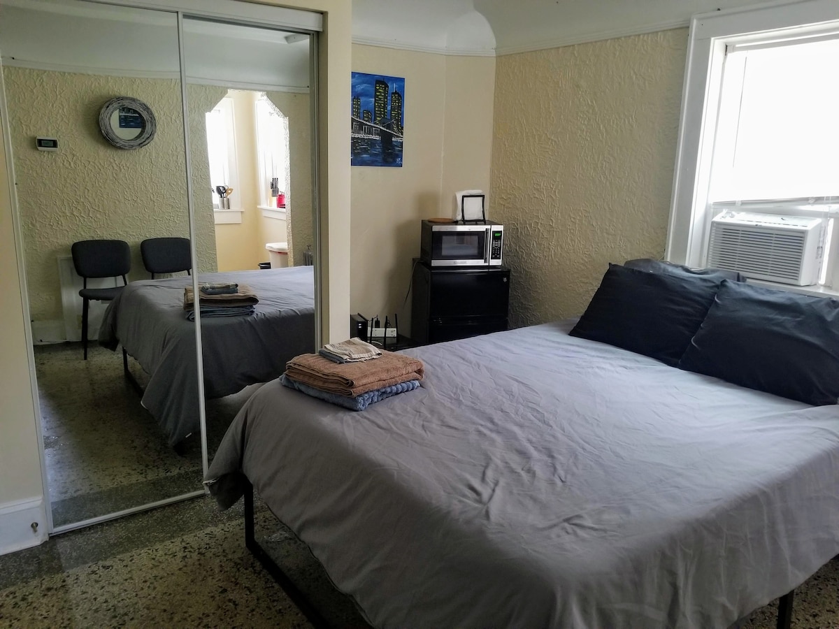 Cute Economical Studio off Brady St | Free Parking