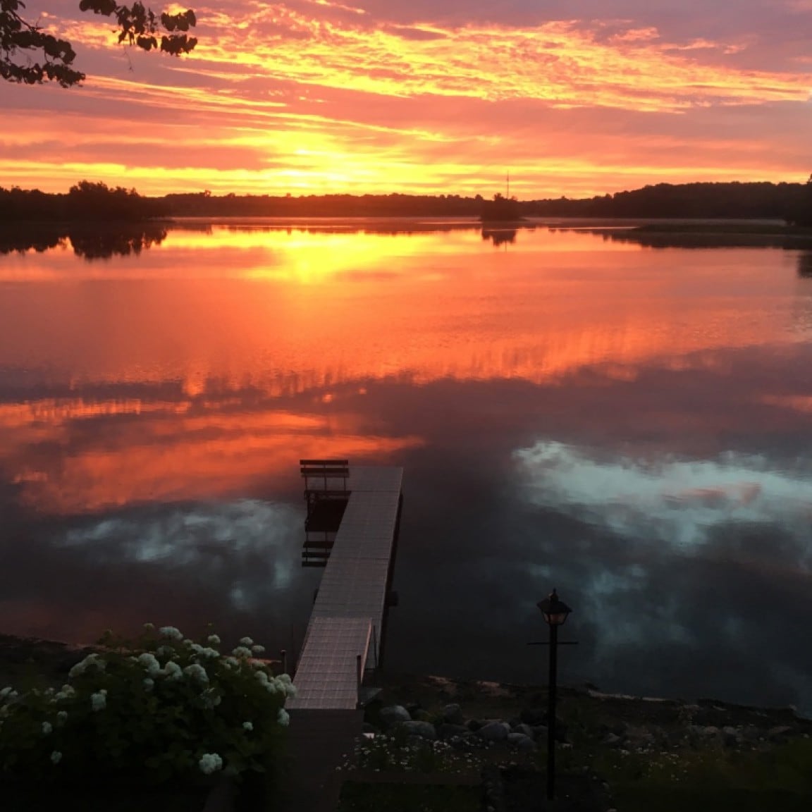 Sunrise Lakeside Get Away Cottage