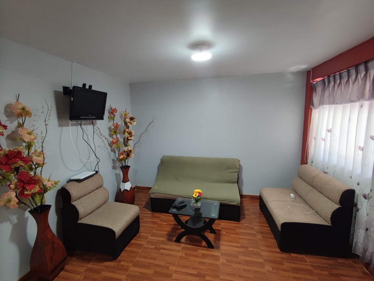 Hermoso departamento con servicios y patio.