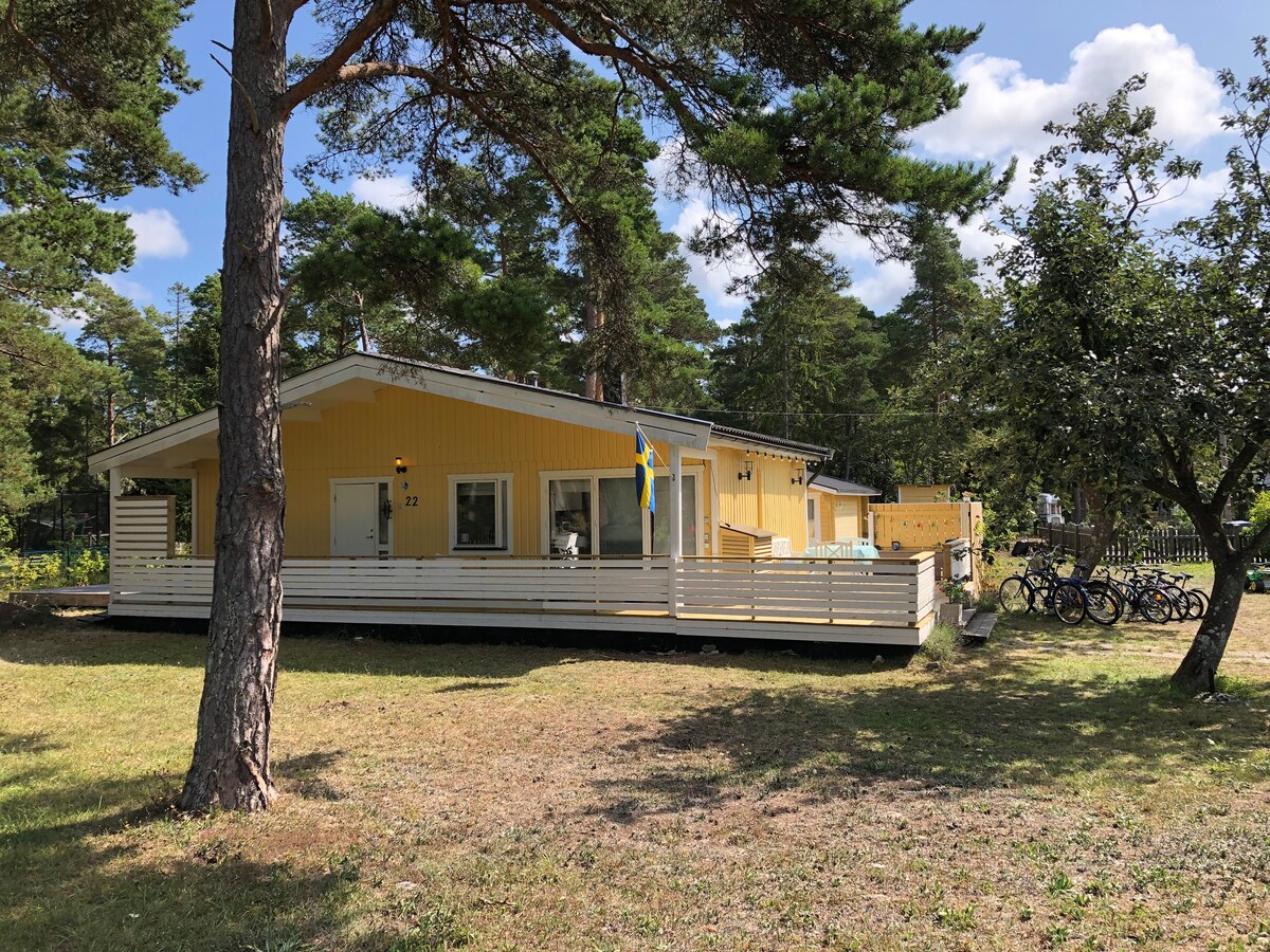 靠近大海和Visby的舒适小屋。