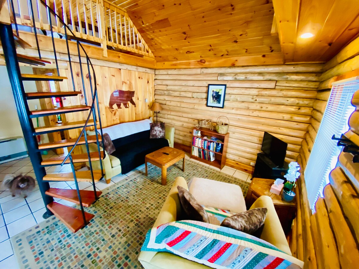 The Bear Lodge Cabin-A河滨度假屋！