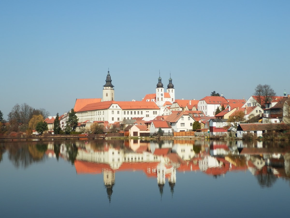 Telč -带花园的室内房间