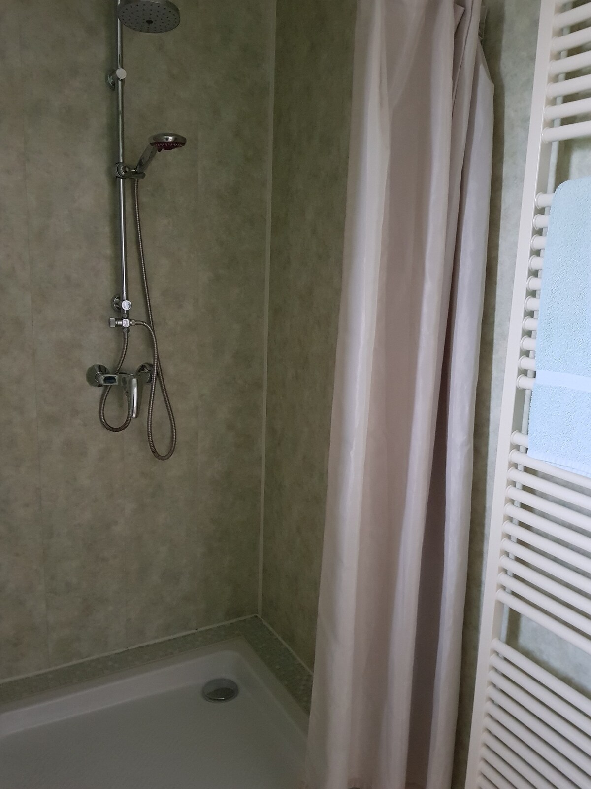 卧室1张双人床WC私人意大利淋浴间