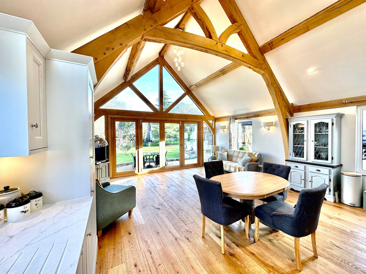Luxury Escape to the Country “Holly Barn” - 2 bed