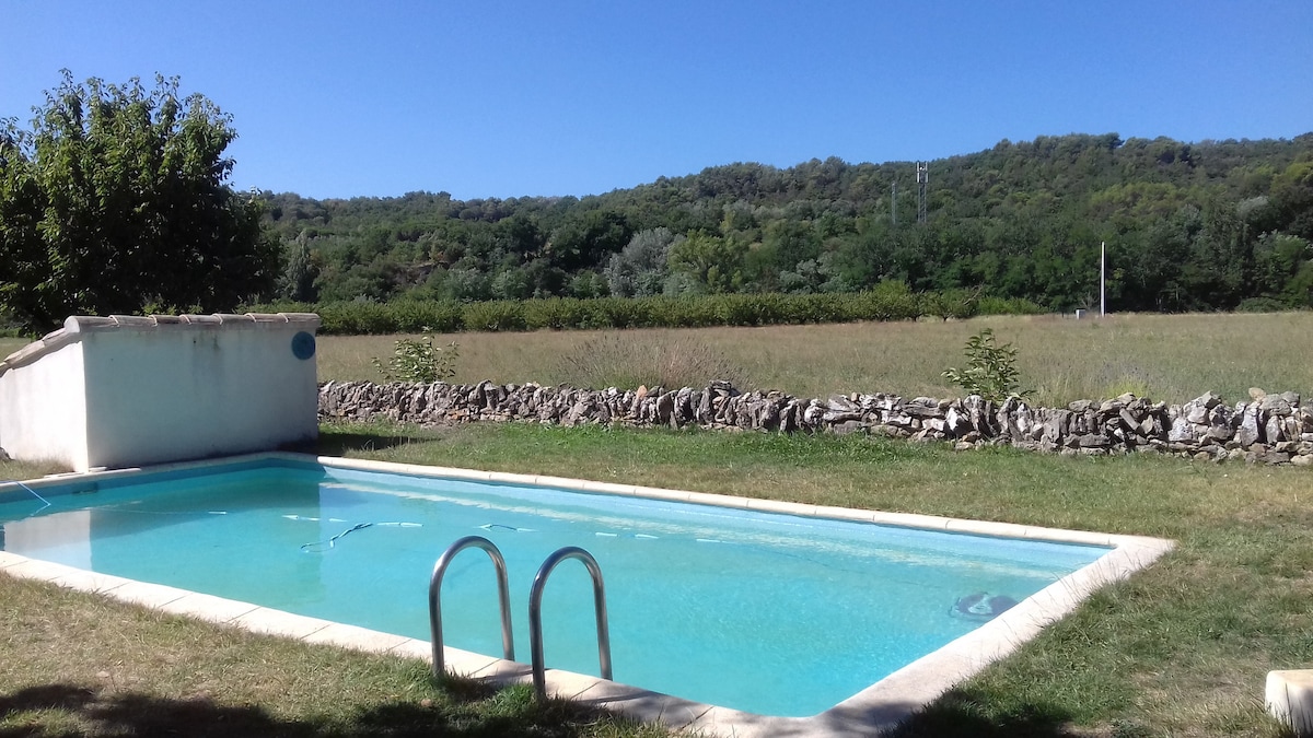 Mas provençal 19ème, piscine privée