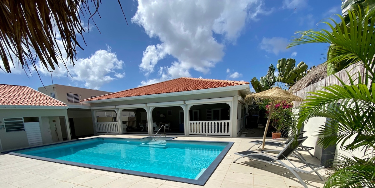 Private pool Villa at Jan Thiel Beach