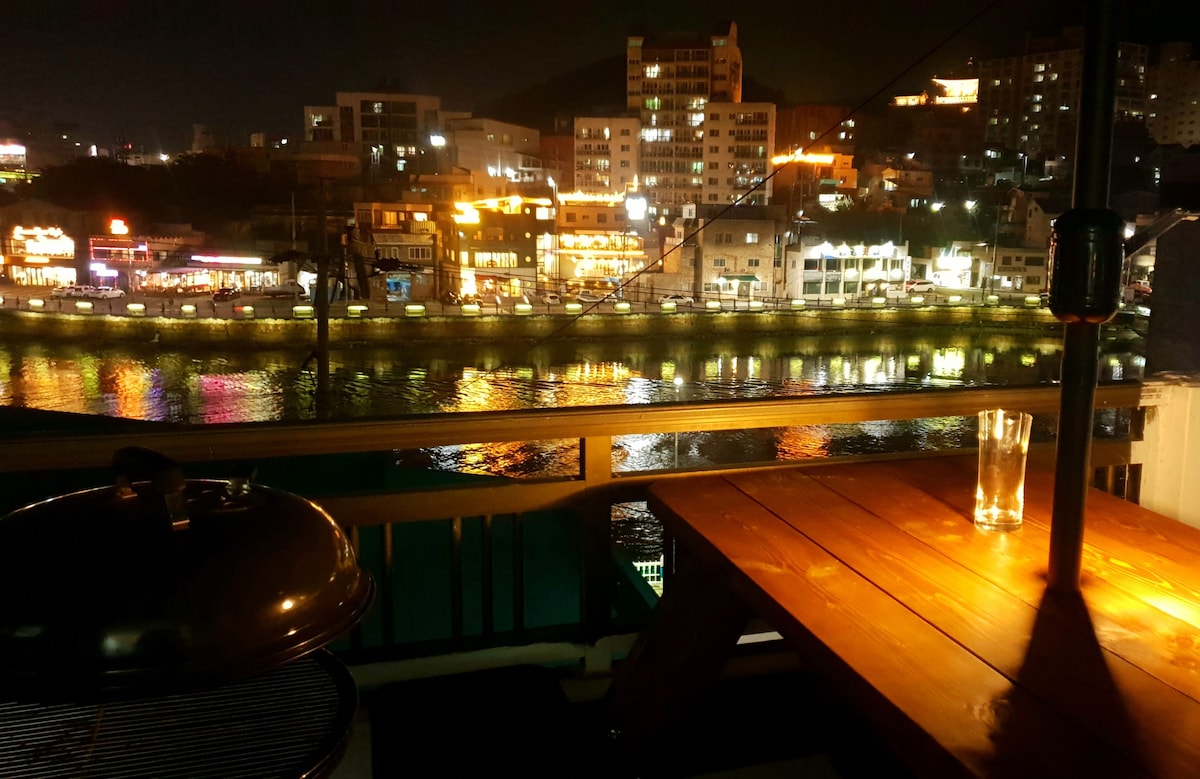 [Tongyeong Inn Dang-dong]美丽的海景和迷人的夜景！  您可以尽情体验您在通岘（ Tongyeong ）