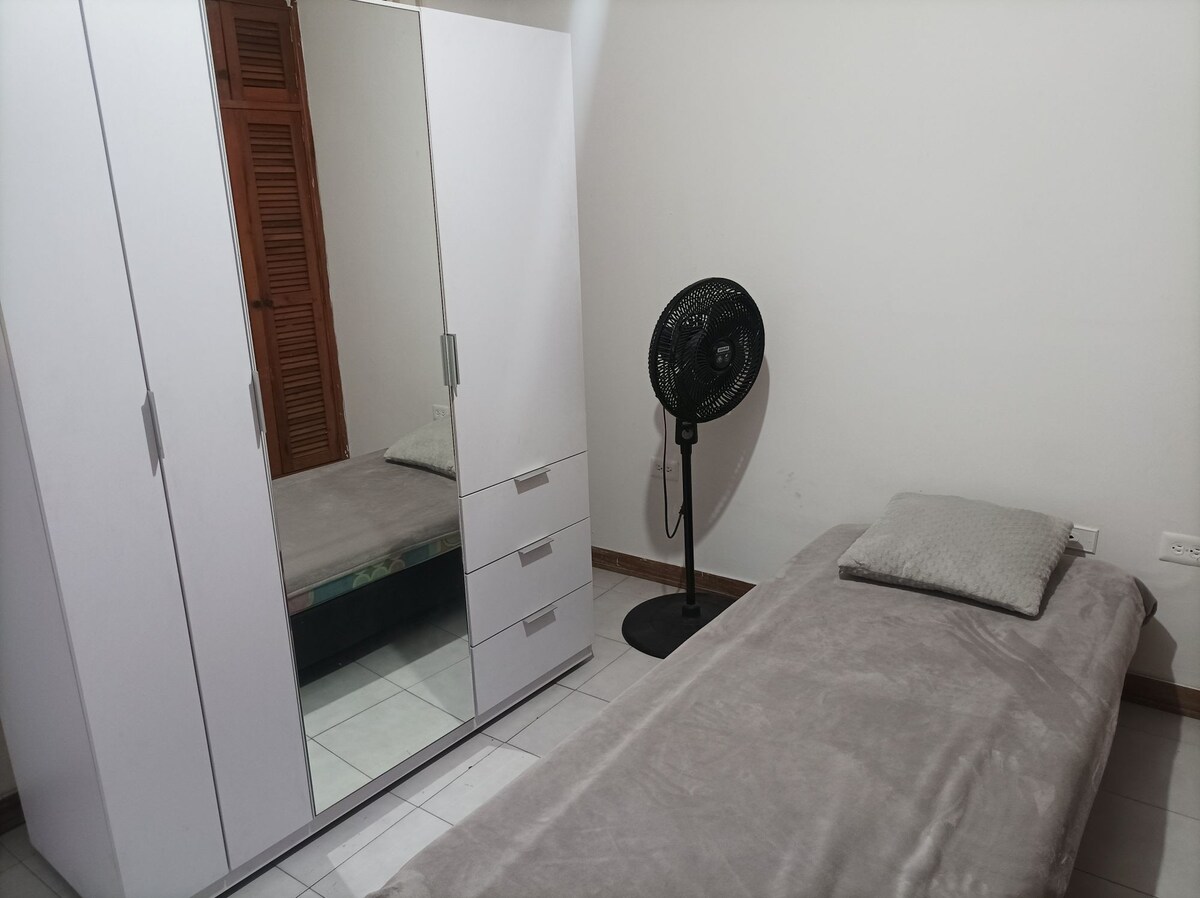 Habitación Cómoda y Tranquila para 1 o 2 personas