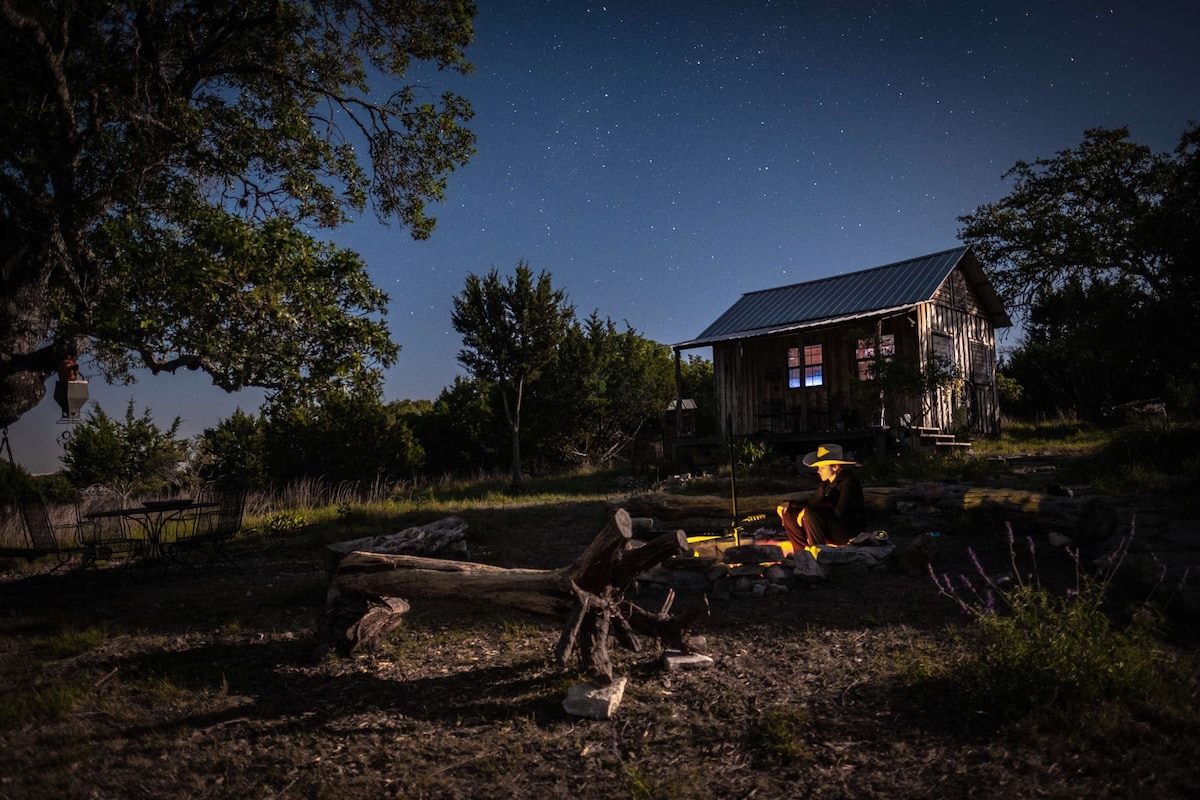 德克萨斯州哈珀占地84英亩的可爱离网小木屋