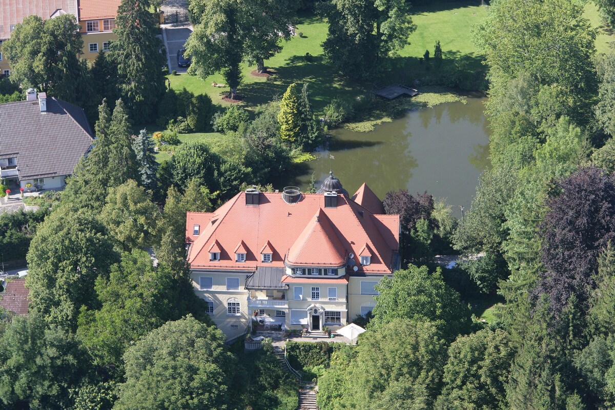 3 ：蓝色客房202共用卫生间Schloss Moerlbach