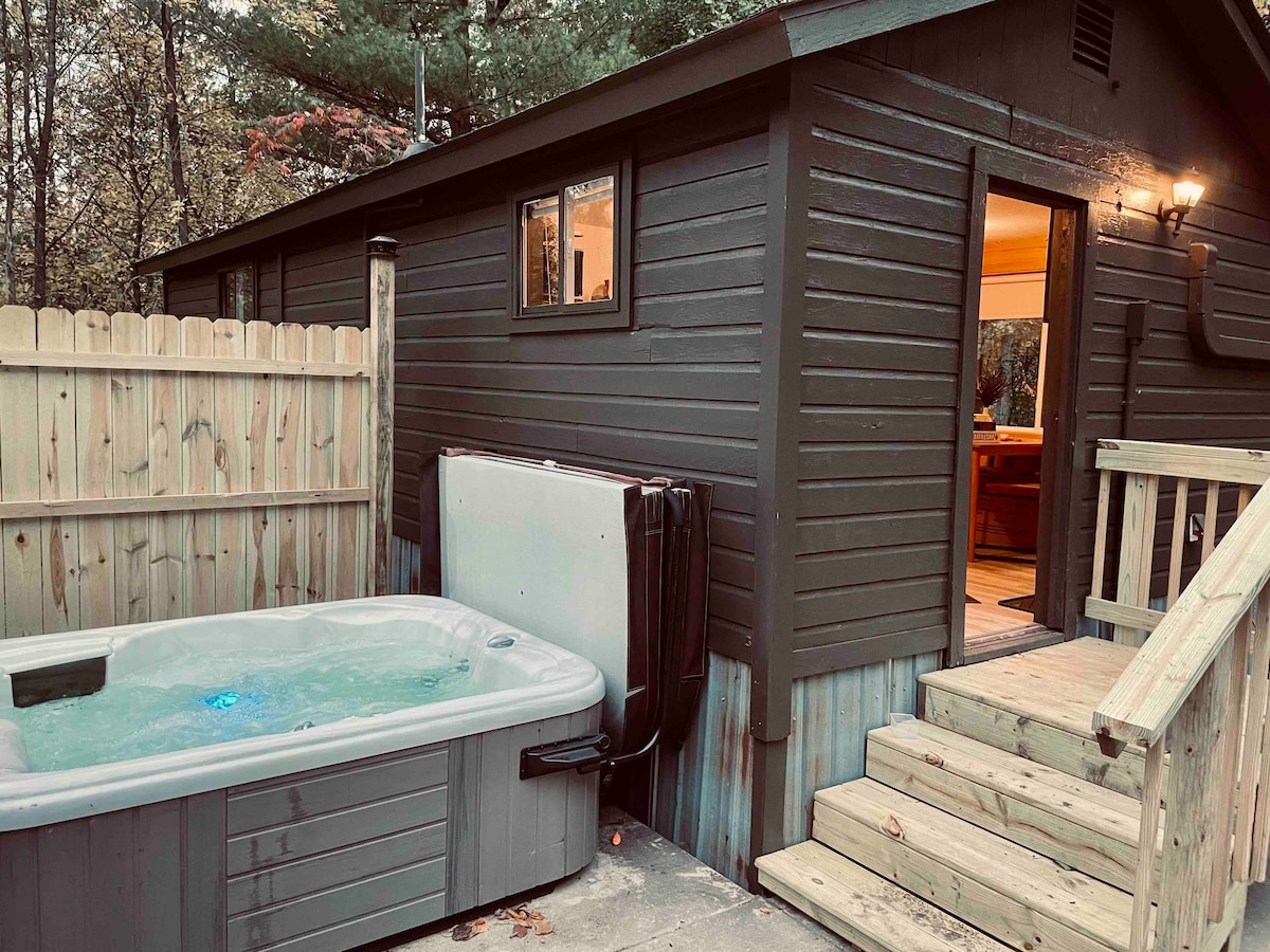 「The Tiny Timber」斯堪的纳维亚小木屋，带热水浴缸！