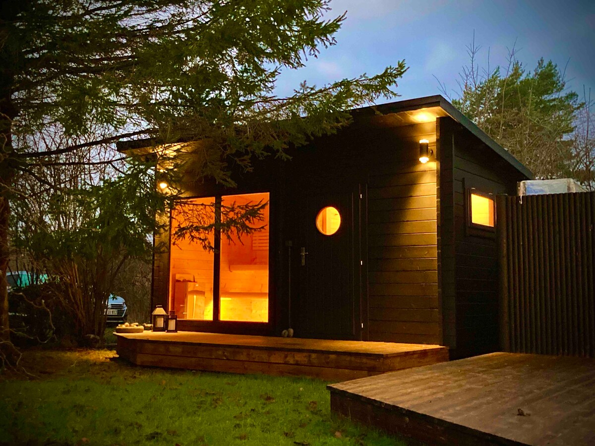 Summerhouse with sauna and lovely beds, near beach