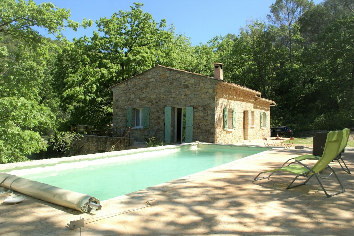 Charming house in the forest with private pool