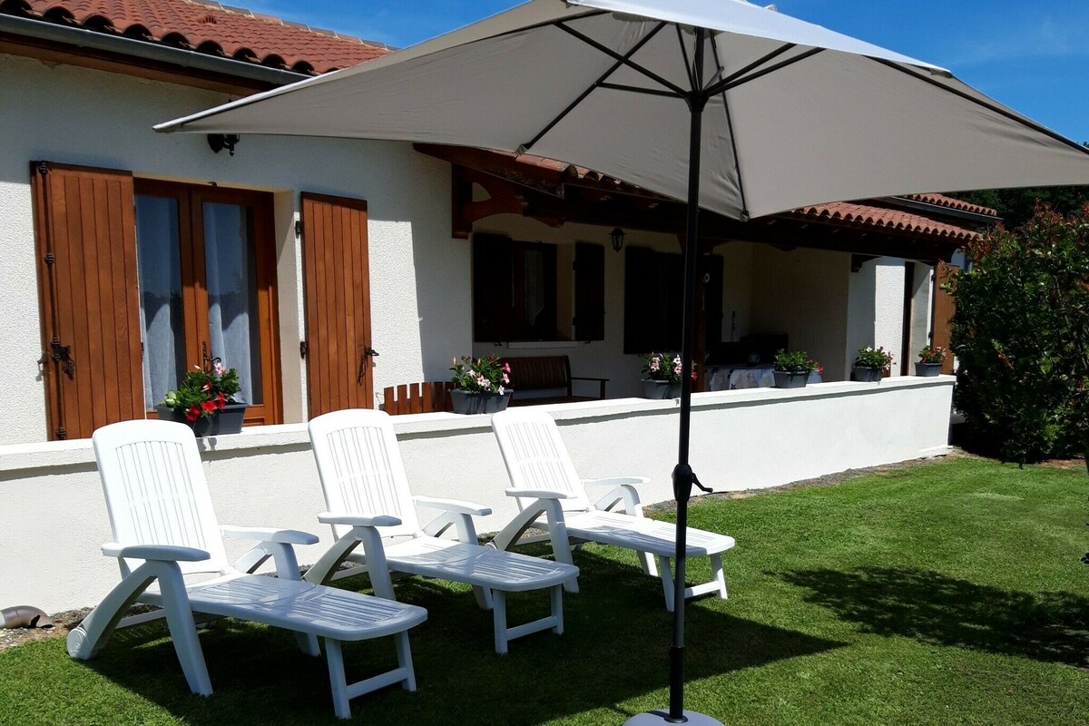 Elegant Holiday Home with Barbecue, Garden, Garden Furniture