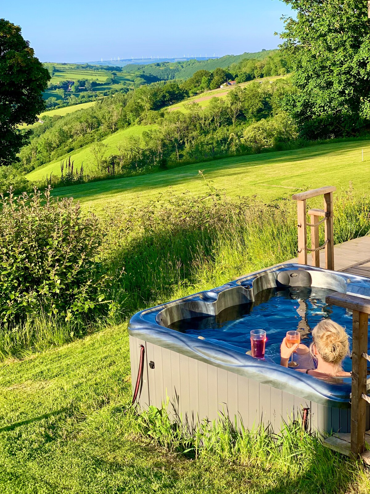 Idyllic Romantic Cottage -Hot Tub & Stunning Views