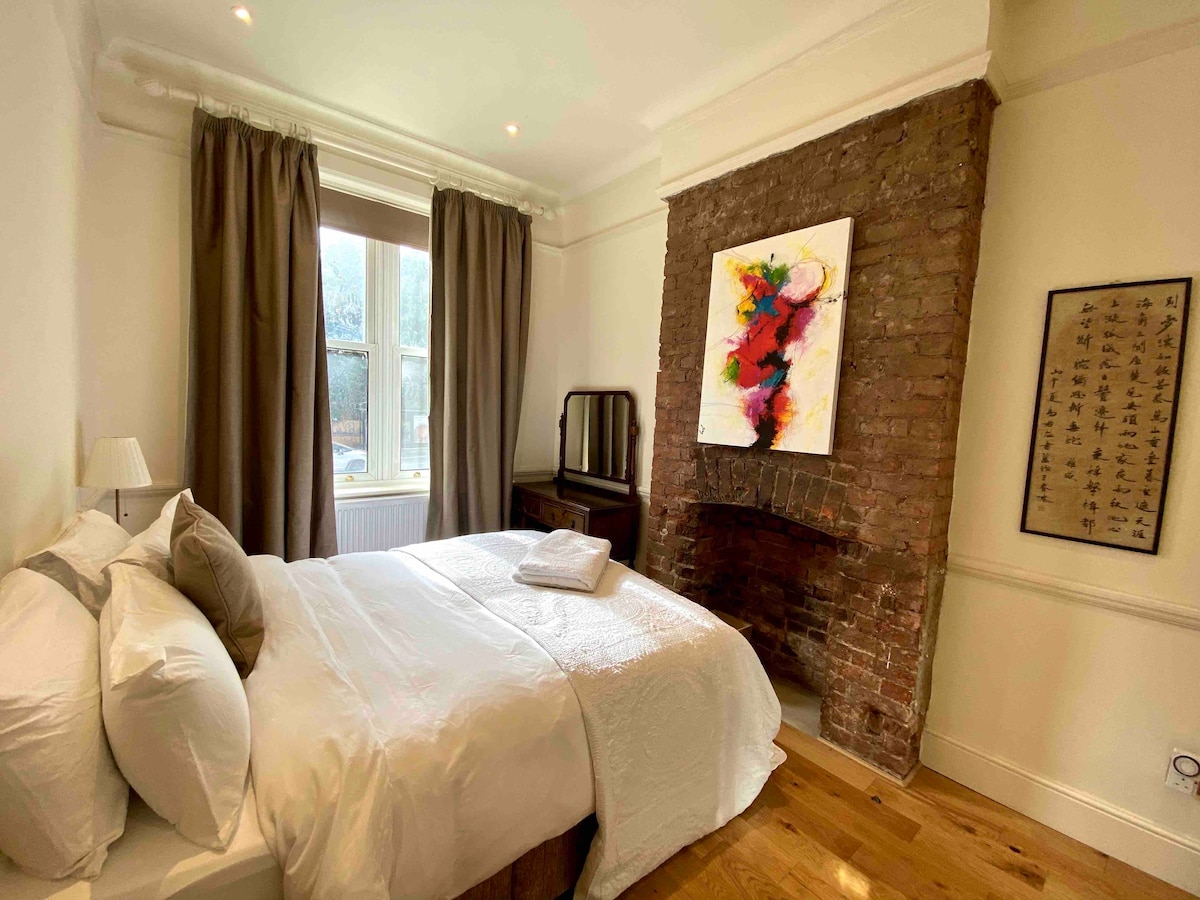 汉普斯特德（ Hampstead ）宽敞的1卧室客房，豪华卫生间