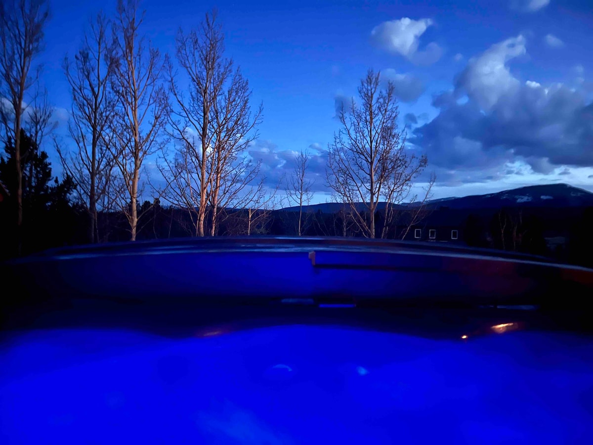 Hot Tub Under Stars! 19 Miles to Breck!