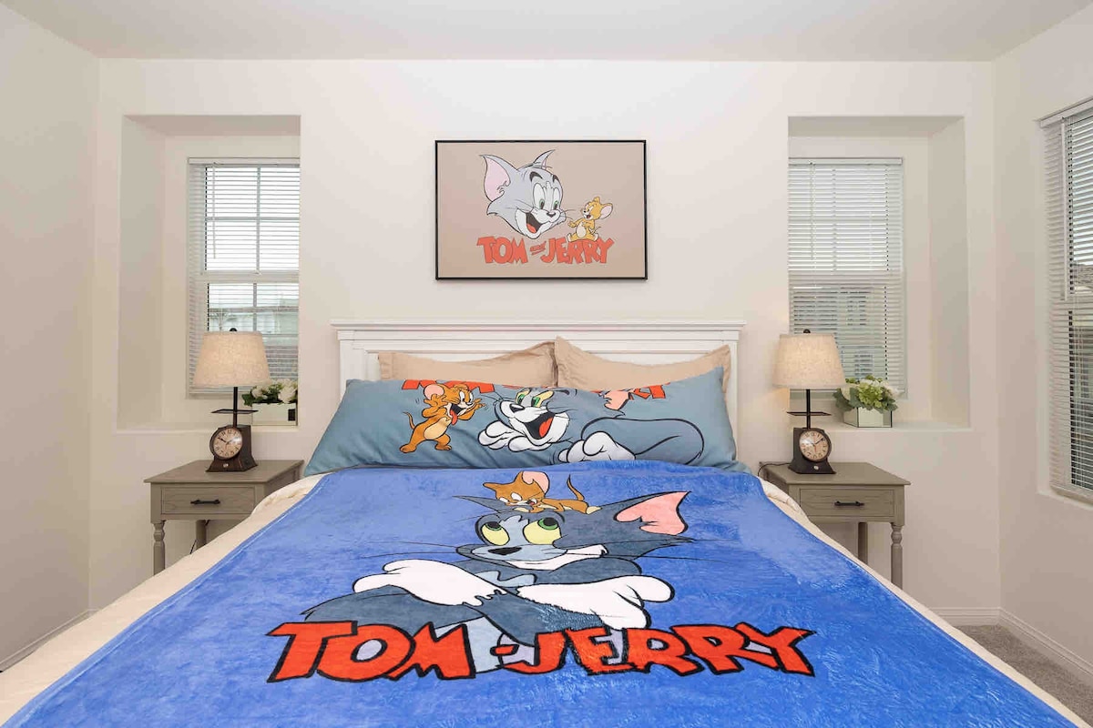 Tom & Jerry 's Home New House