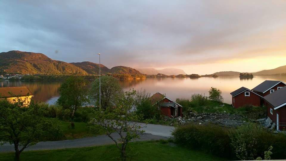 Lower Saunes, Ulsteinvik