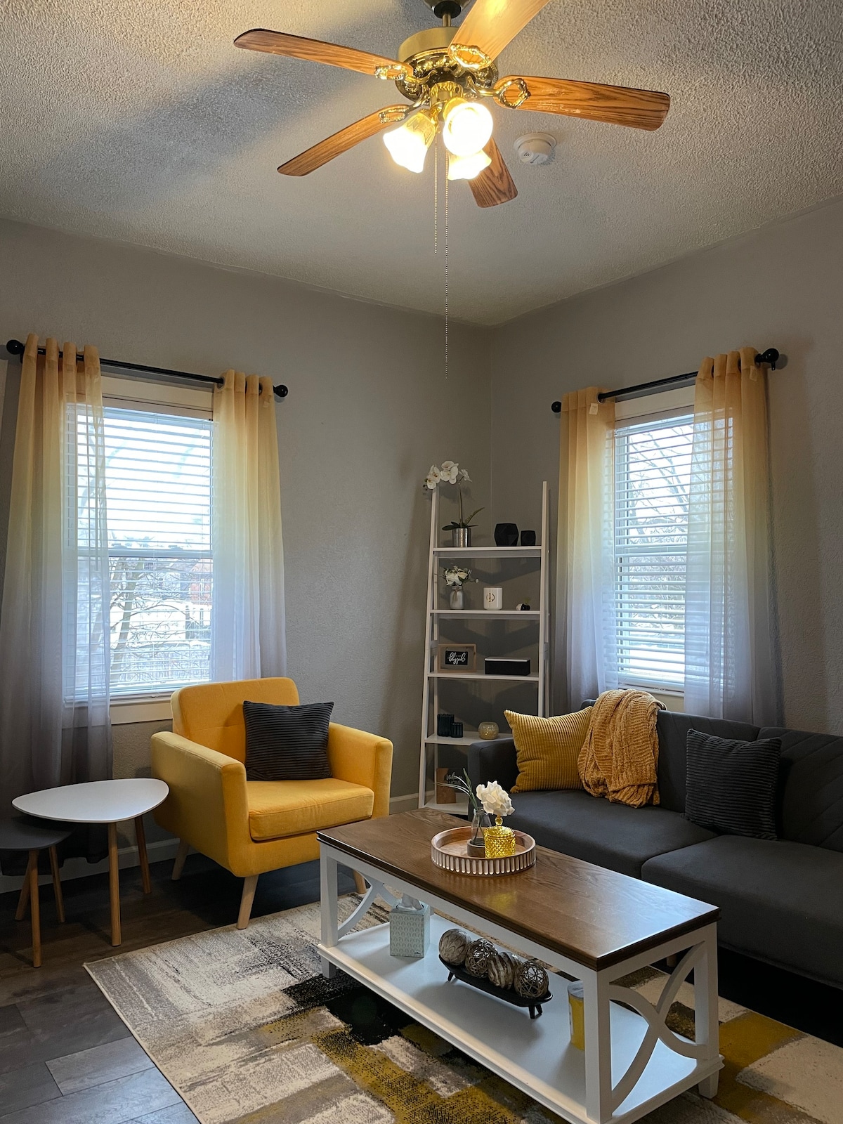 Modern 1 bedroom rental in Utica.