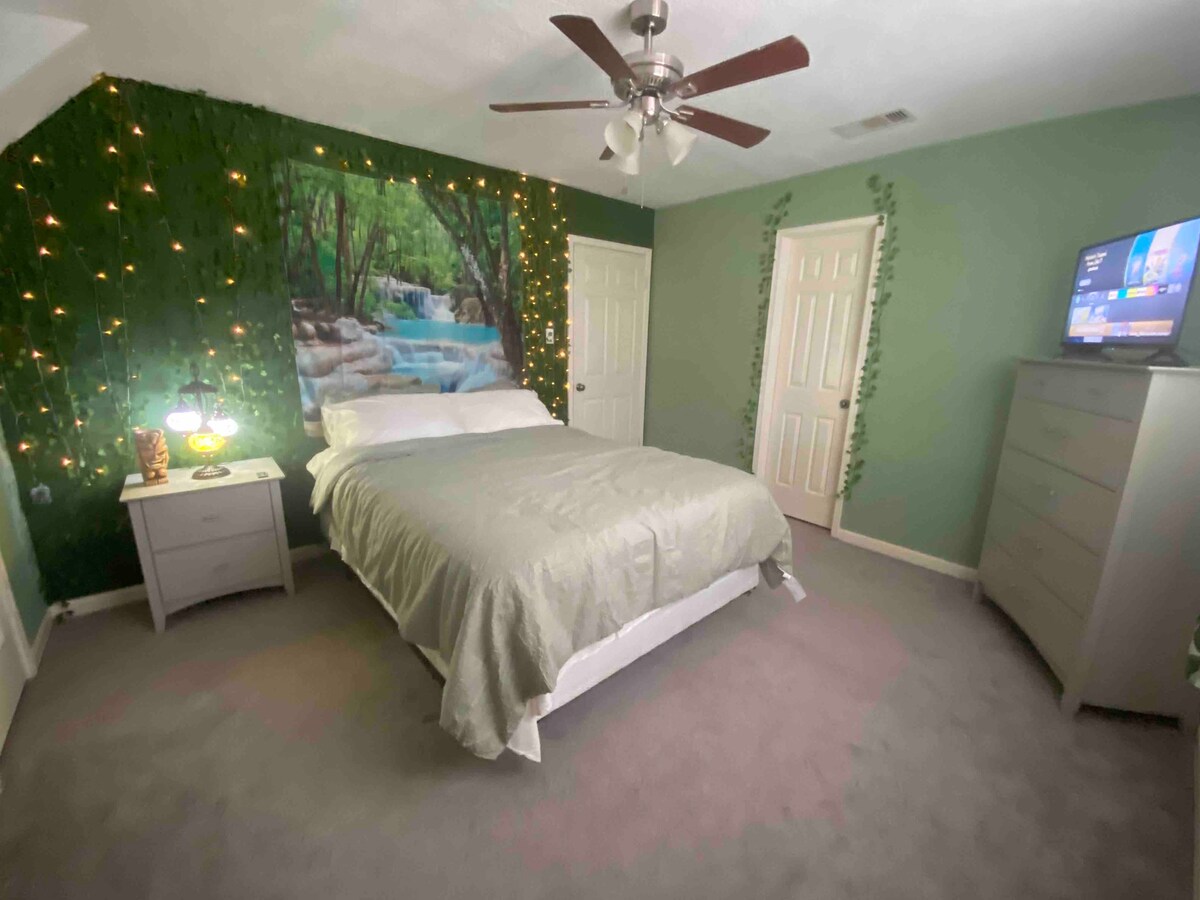 Serene green room w/ Queen bed near IAH/ USMLE
