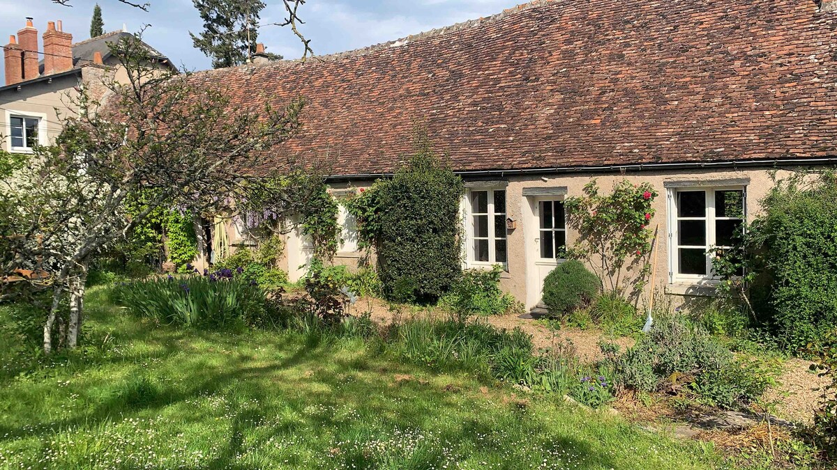 Charmante longère et jardin fleuri en Val de Loire