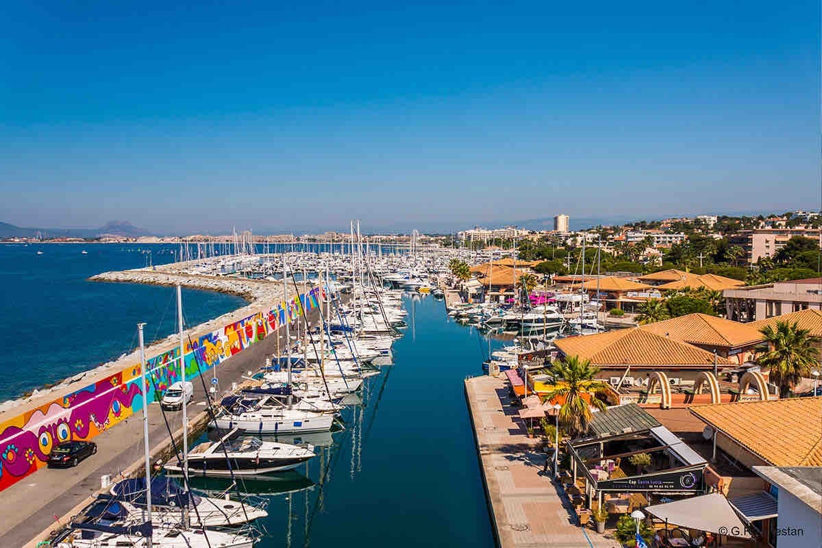 Face au port - 5 min plage  - parking privatif