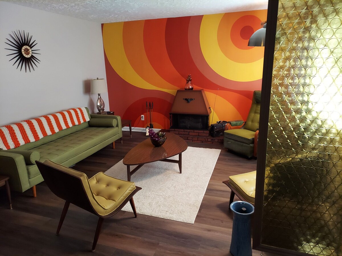 Freshly Remodeled 1970s Themed 3bedroom Ranch