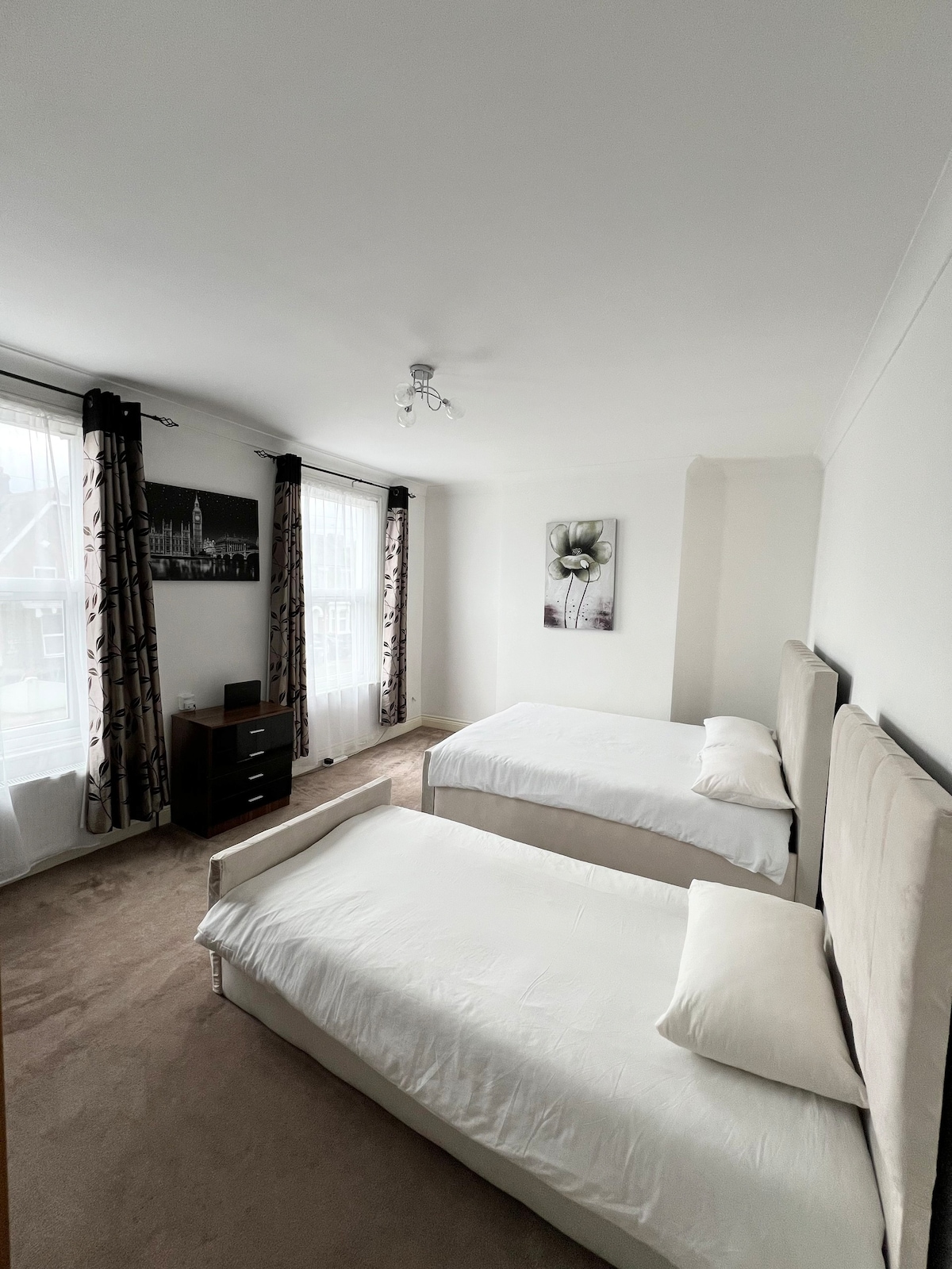 位于斯特拉特福市（ Stratford City ）的漂亮5卧室客房房源。