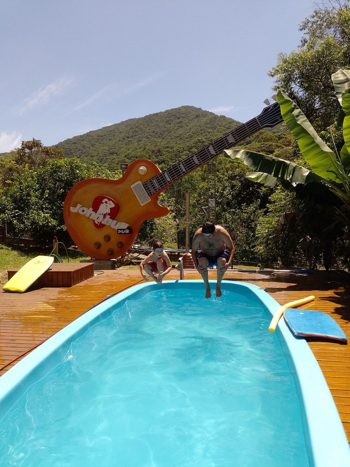 Sítio com piscina, diversão e descanso em família