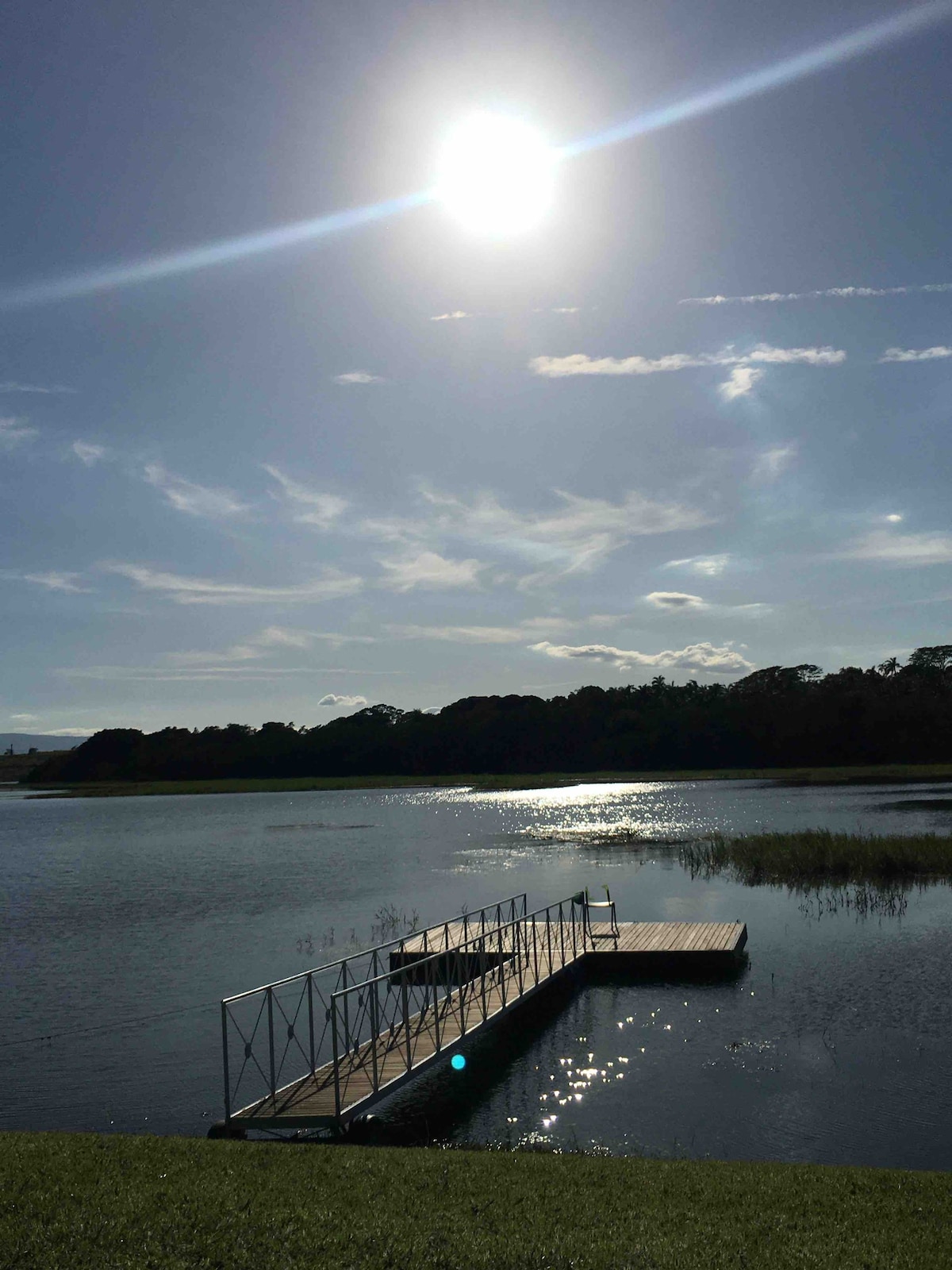 Rancho Penha ，水坝和Serra da Canastra美景