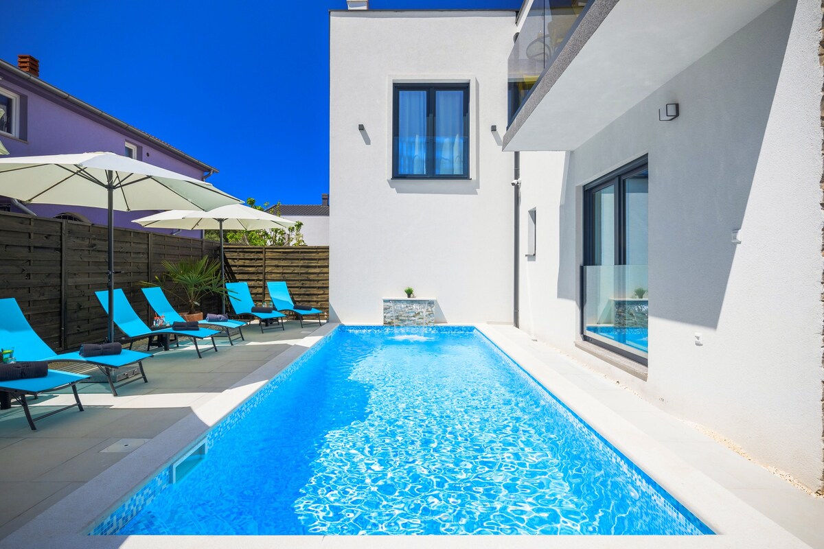 Studio-apartment with pool, 500 met beach FAZANA R