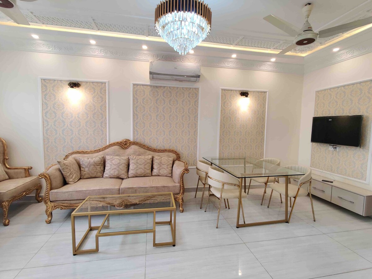 Luxury New 3 Bd/B Full Home DHA Lahore ，靠近Airpt