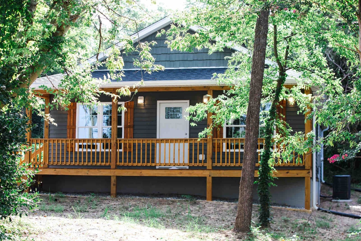 Modern Farmhouse Near Downtown