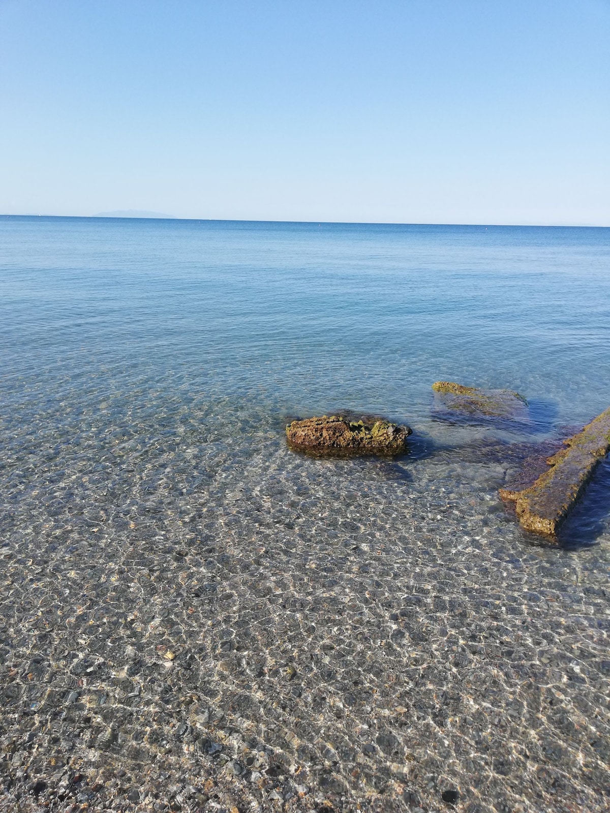 一块石头从海边抛出