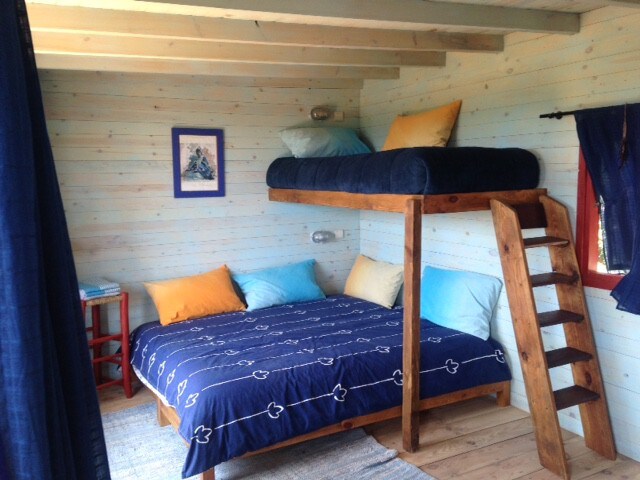 Cabane bleue en bois (2/3 pers) Bedobled