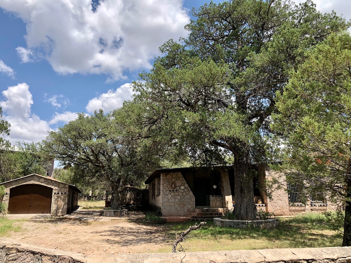 Majalca. La casa de los Encinos